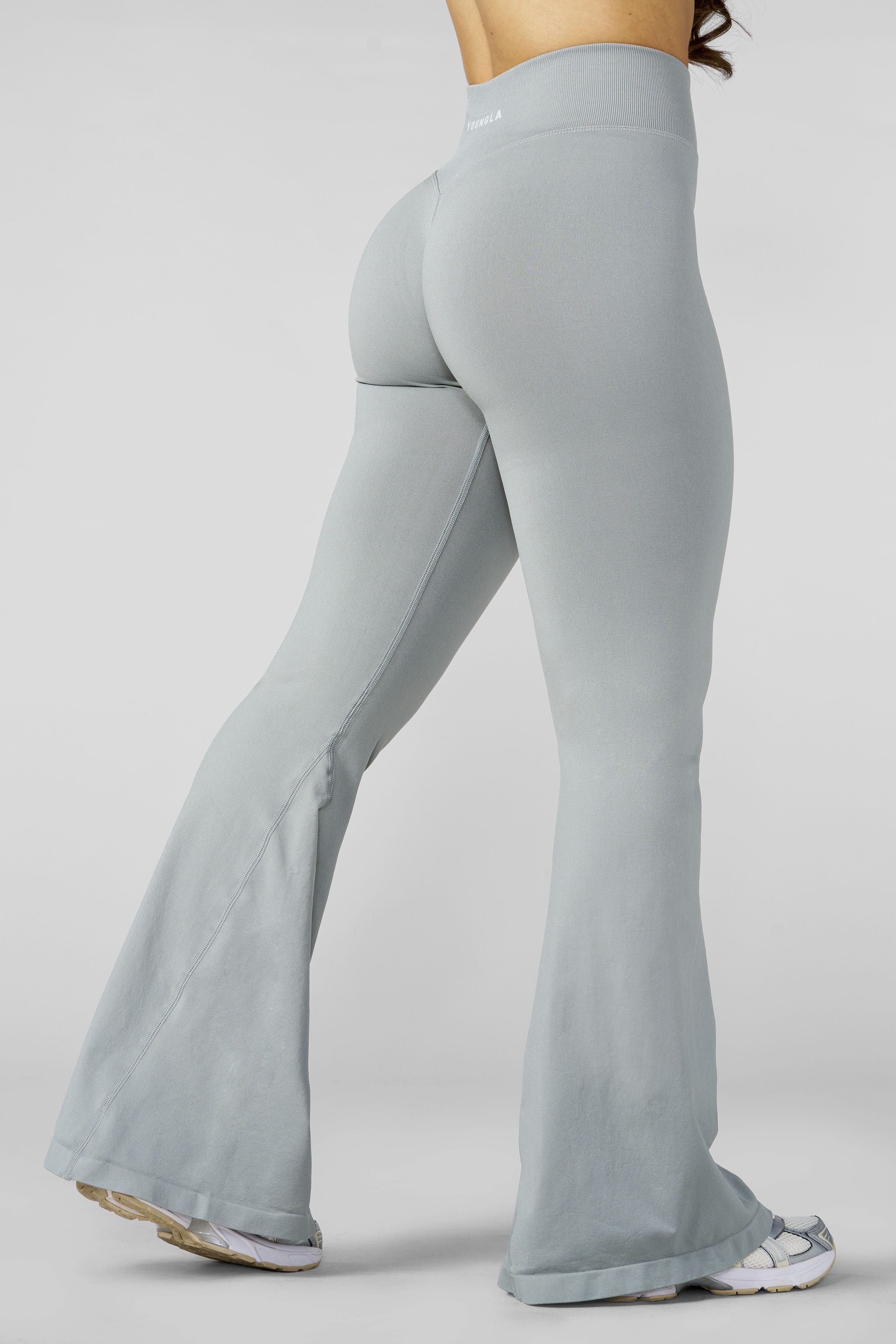 W2276 - Curve Seamless Flare Leggings (Short) — imagem 5