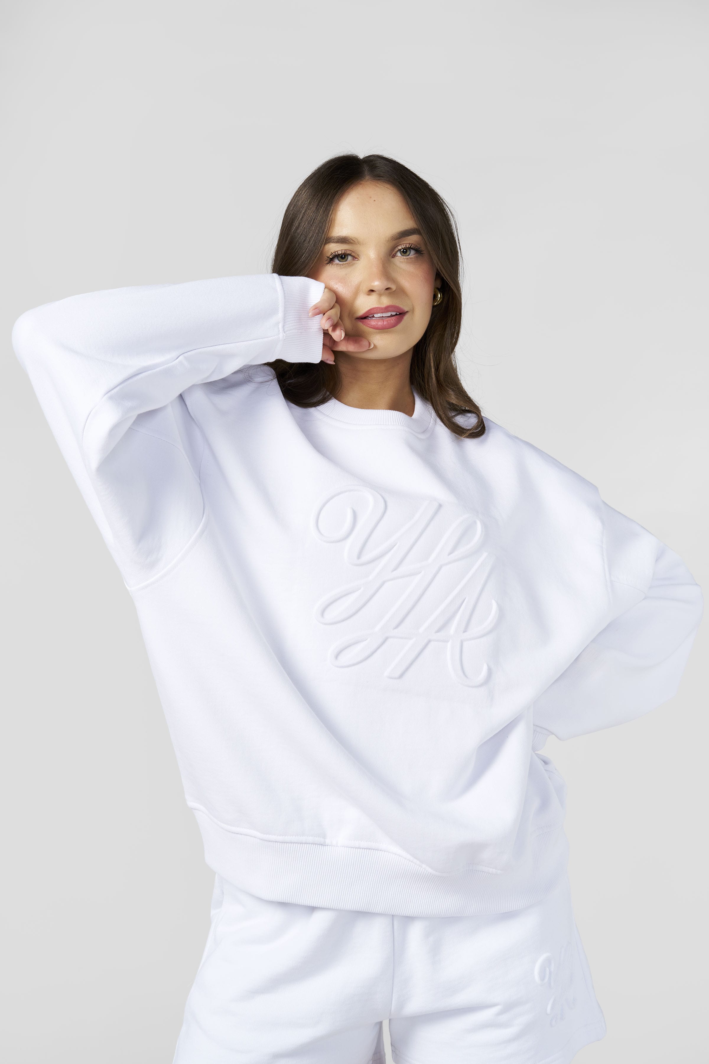 W5129 - Emblem Embossed Crewneck — imagem 9