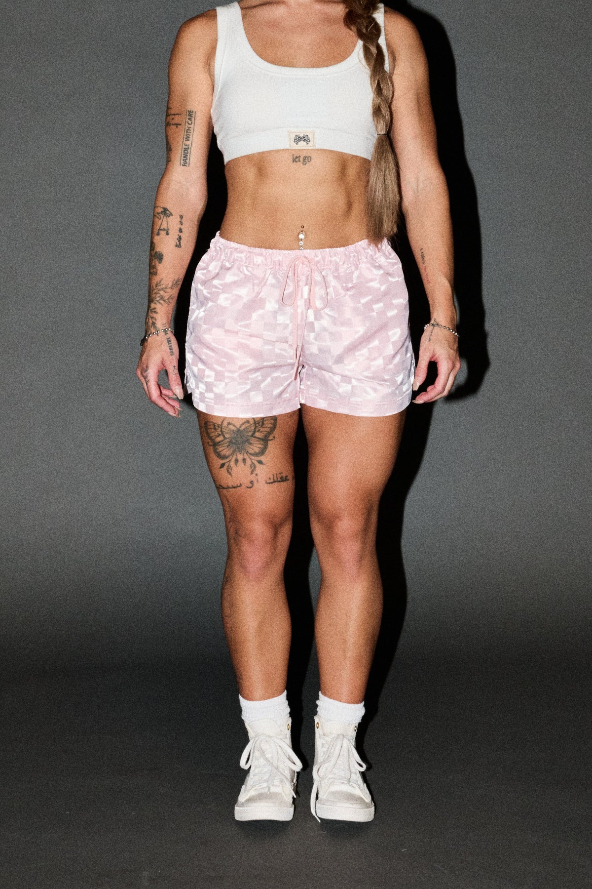 Dual Wolf Roxie Run Shorts In Blush Pink - imagem 2