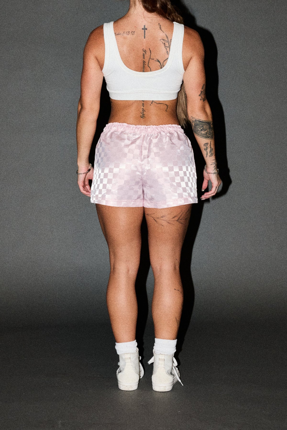 Dual Wolf Roxie Run Shorts In Blush Pink - imagem 4