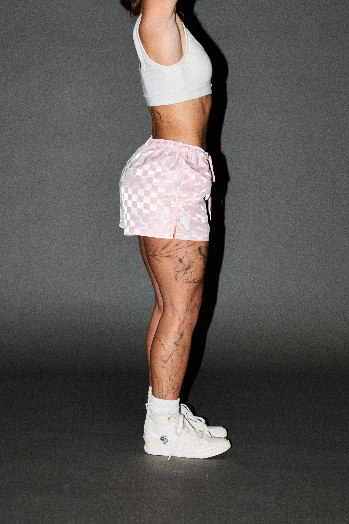 Dual Wolf Roxie Run Shorts In Blush Pink - imagem 5