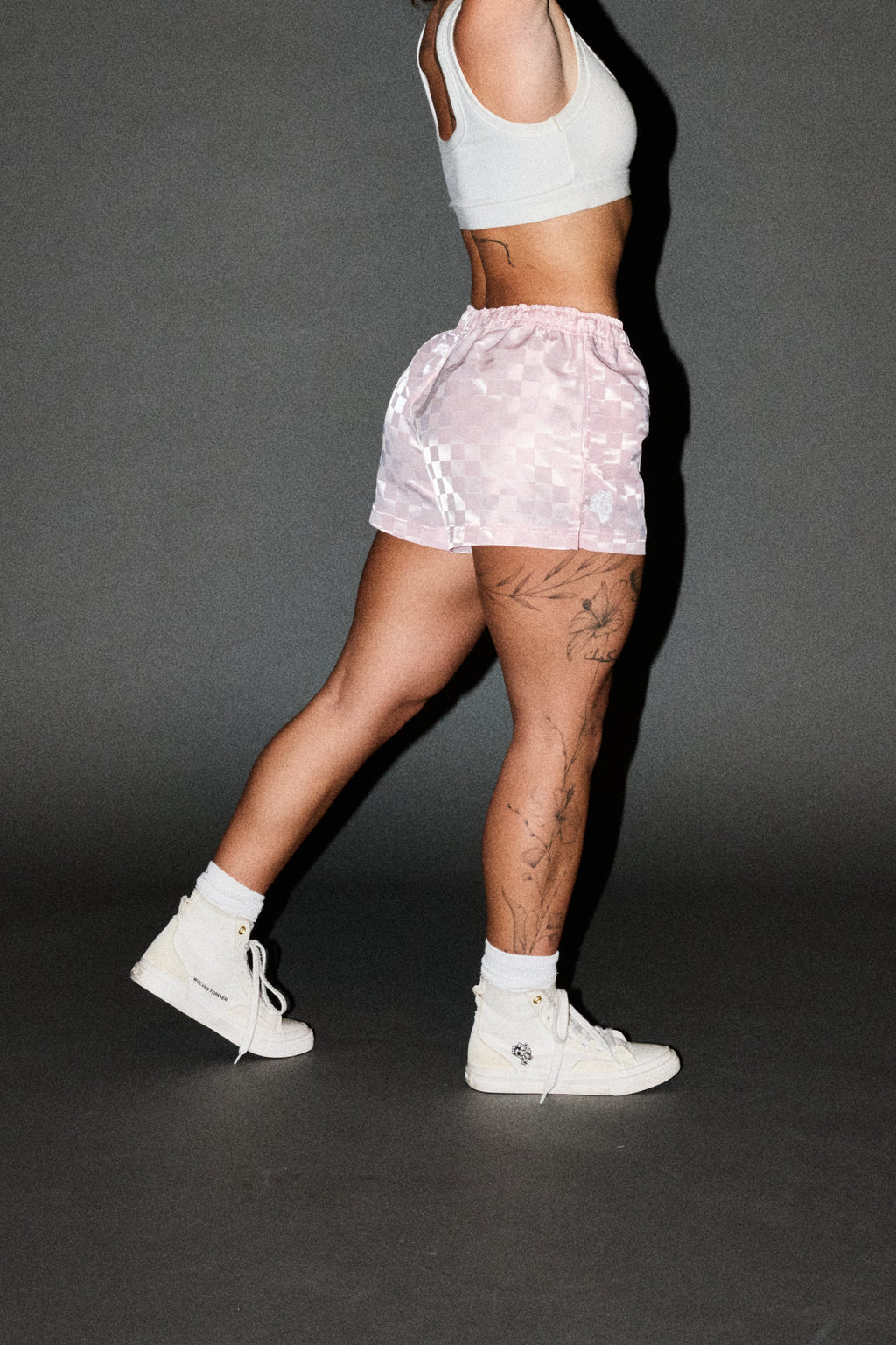 Dual Wolf Roxie Run Shorts In Blush Pink - imagem 6