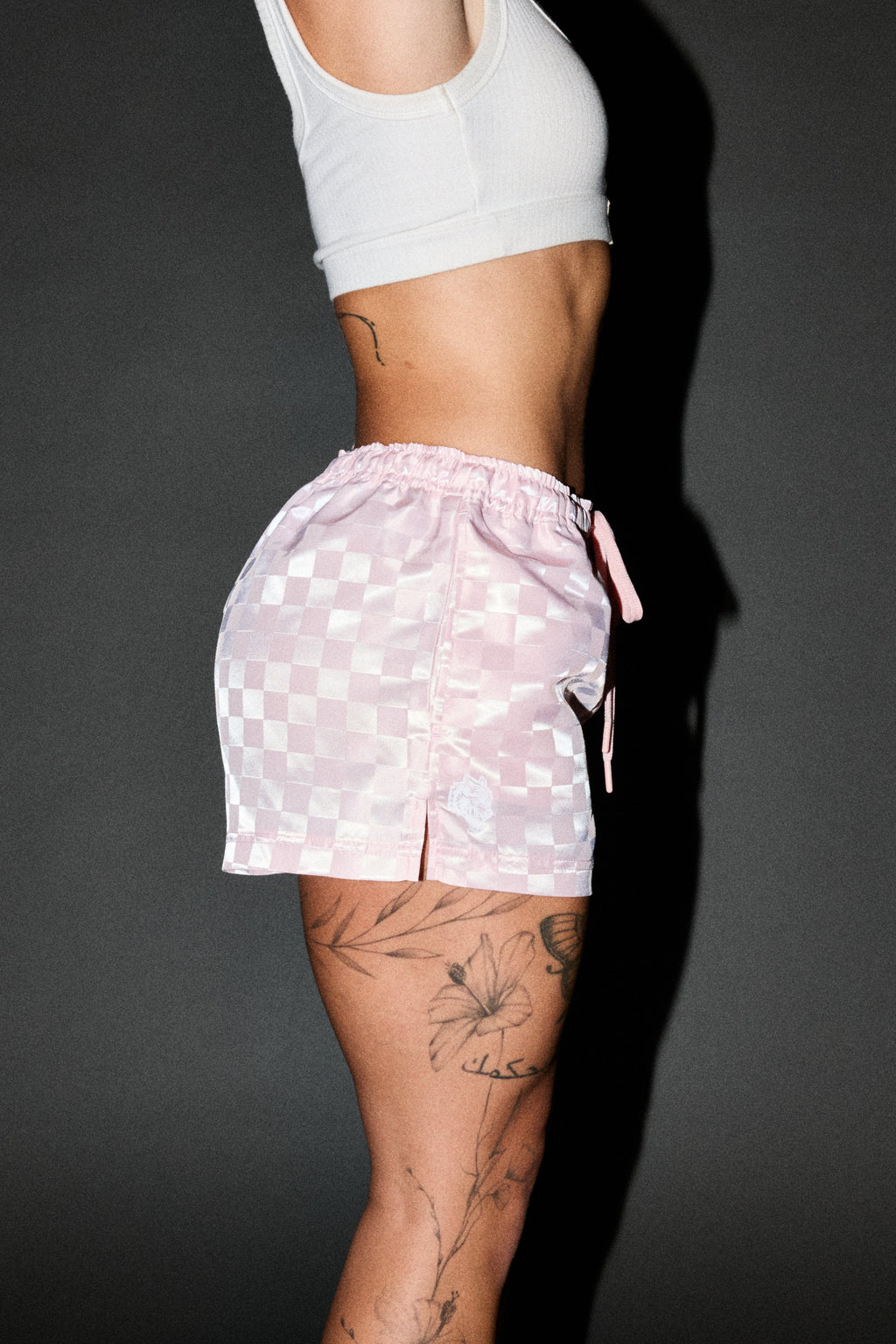 Dual Wolf Roxie Run Shorts In Blush Pink - imagem 11