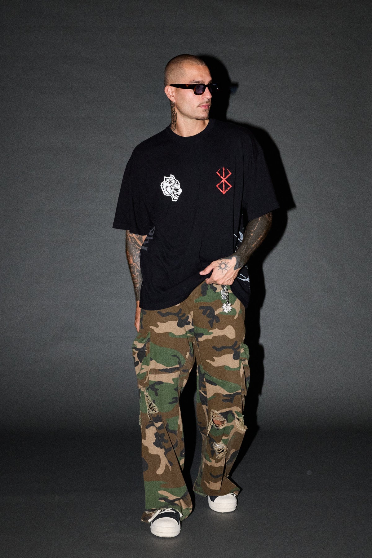 Darc Guts "Side By Side" Series Premium Tee in Black - imagem 5