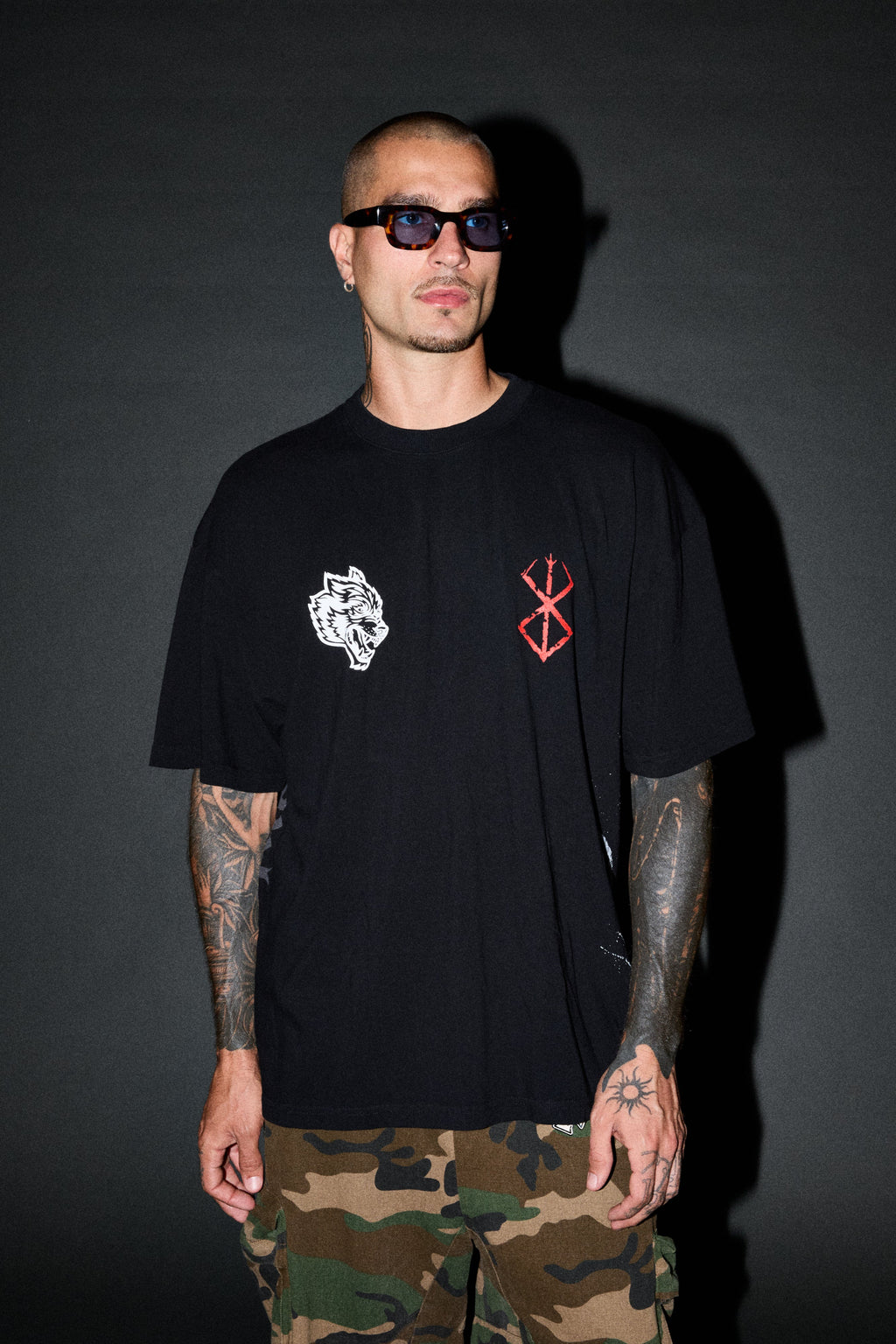 Darc Guts "Side By Side" Series Premium Tee in Black - imagem 2