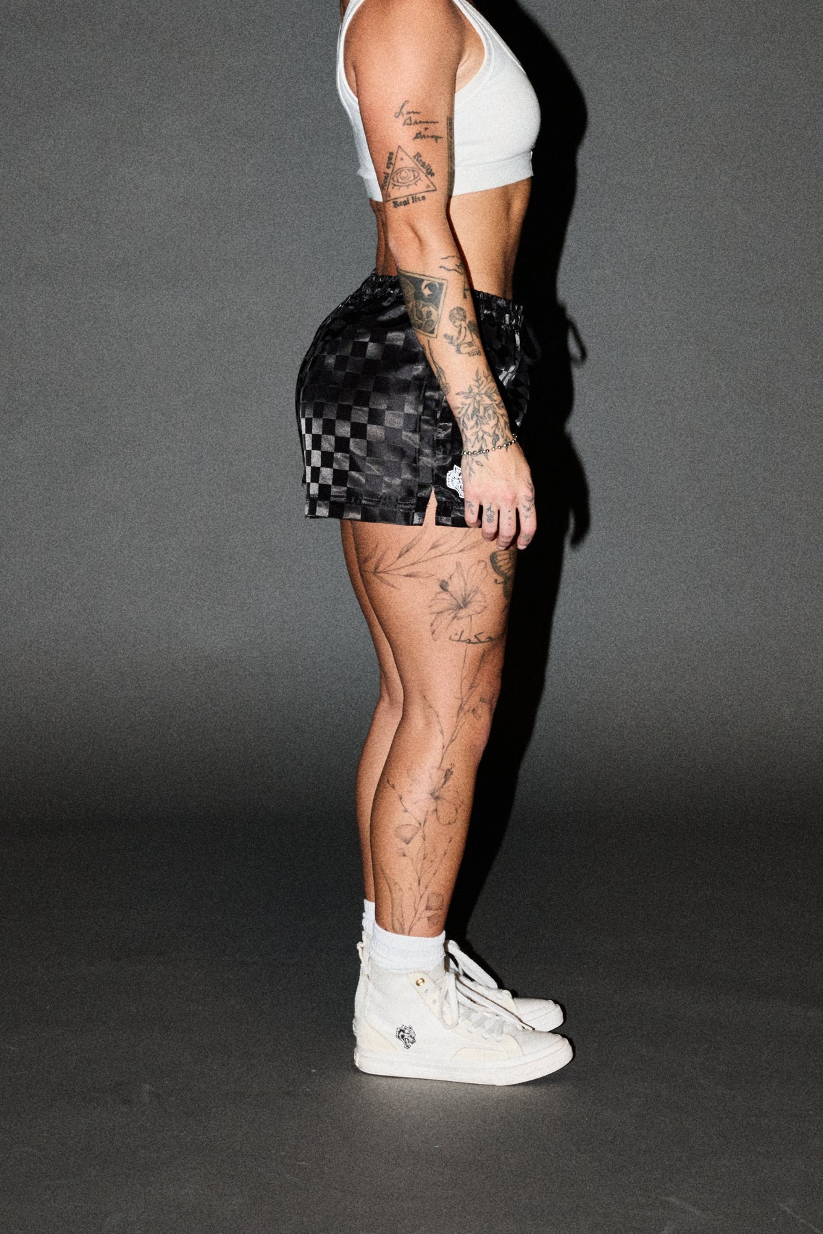 Dual Wolf Roxie Run Shorts In Black - imagem 5