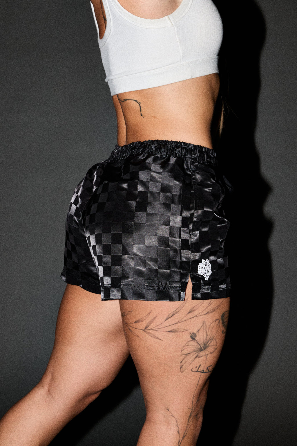 Dual Wolf Roxie Run Shorts In Black - imagem 12