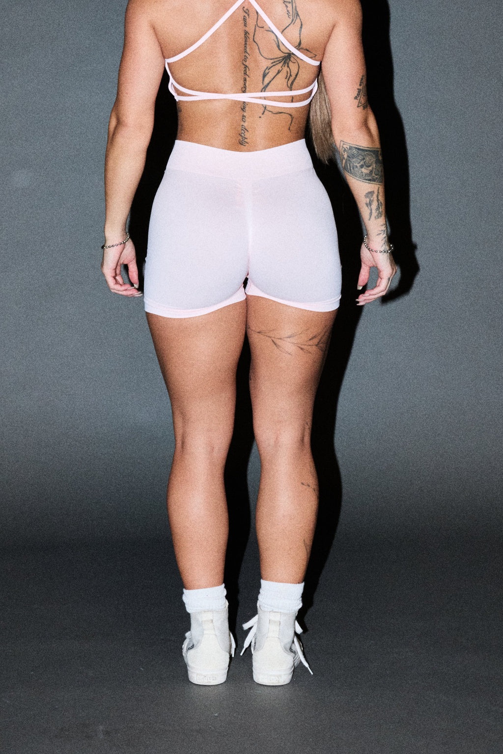 Dual Wolf Harlow Soft Seamless Shorts In Blush Pink — imagem 11
