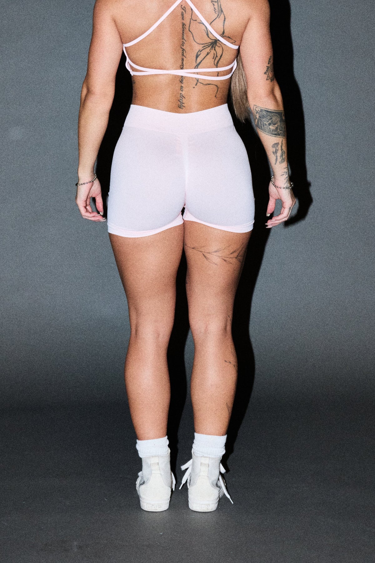 Dual Wolf Harlow Soft Seamless Shorts In Blush Pink — imagem 11