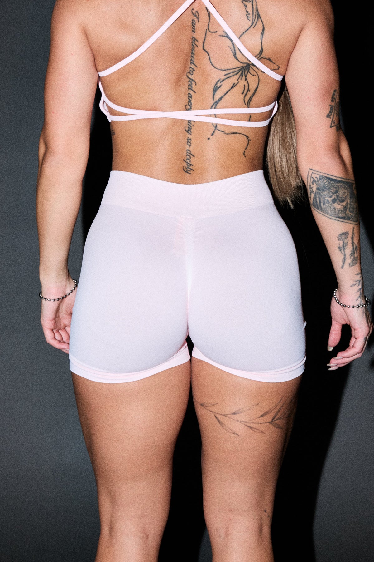 Dual Wolf Harlow Soft Seamless Shorts In Blush Pink — imagem 4