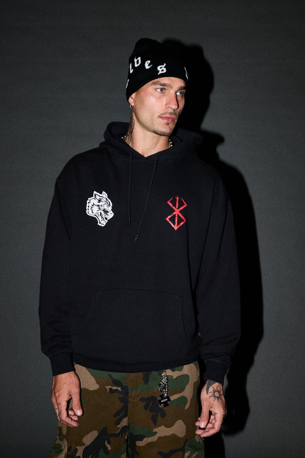 Darc Berserker "Side-By-Side" Bishop Hoodie in Black - imagem 2