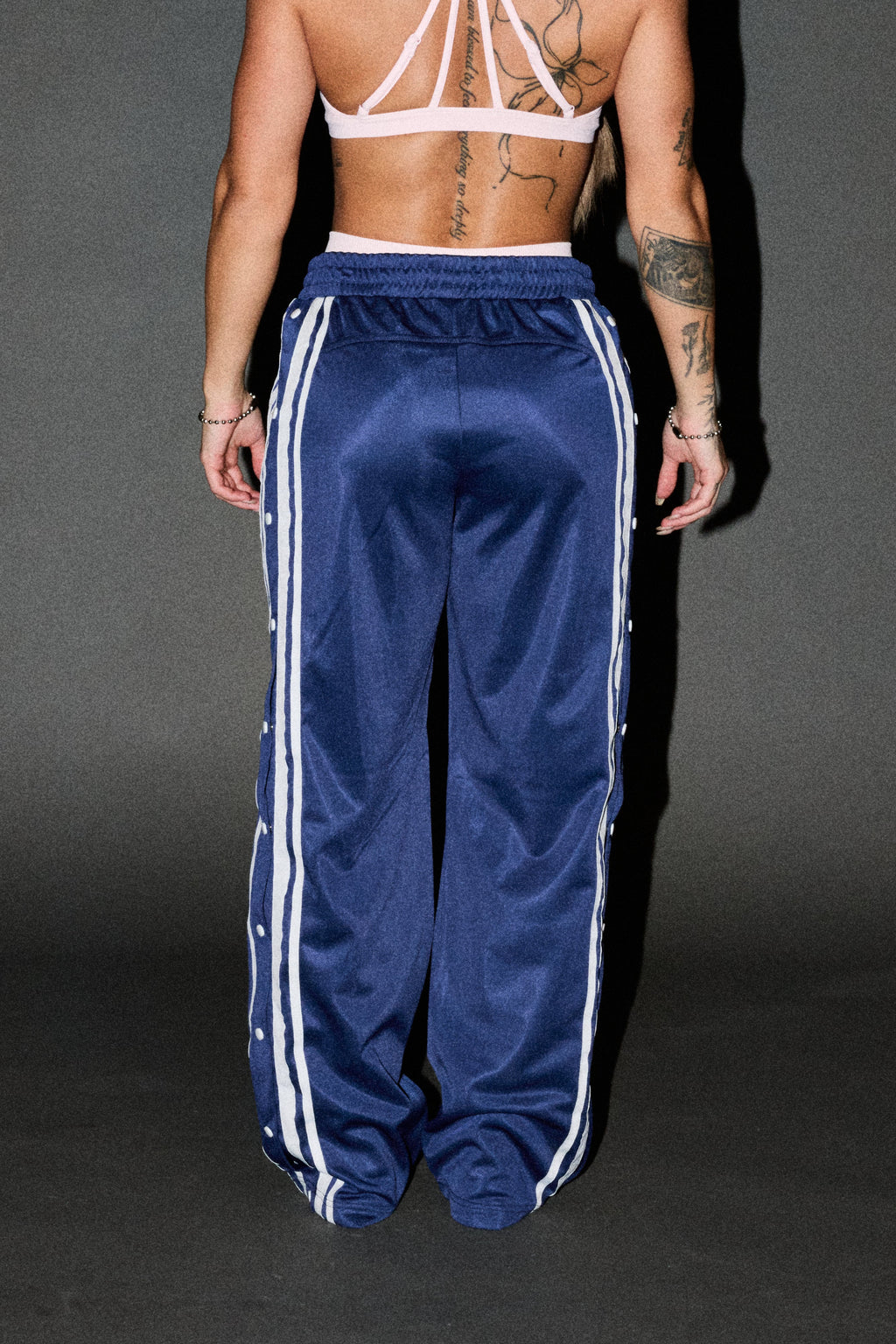 Dual Wolf Juliette Tearaway Track Pant In Navy - imagem 4