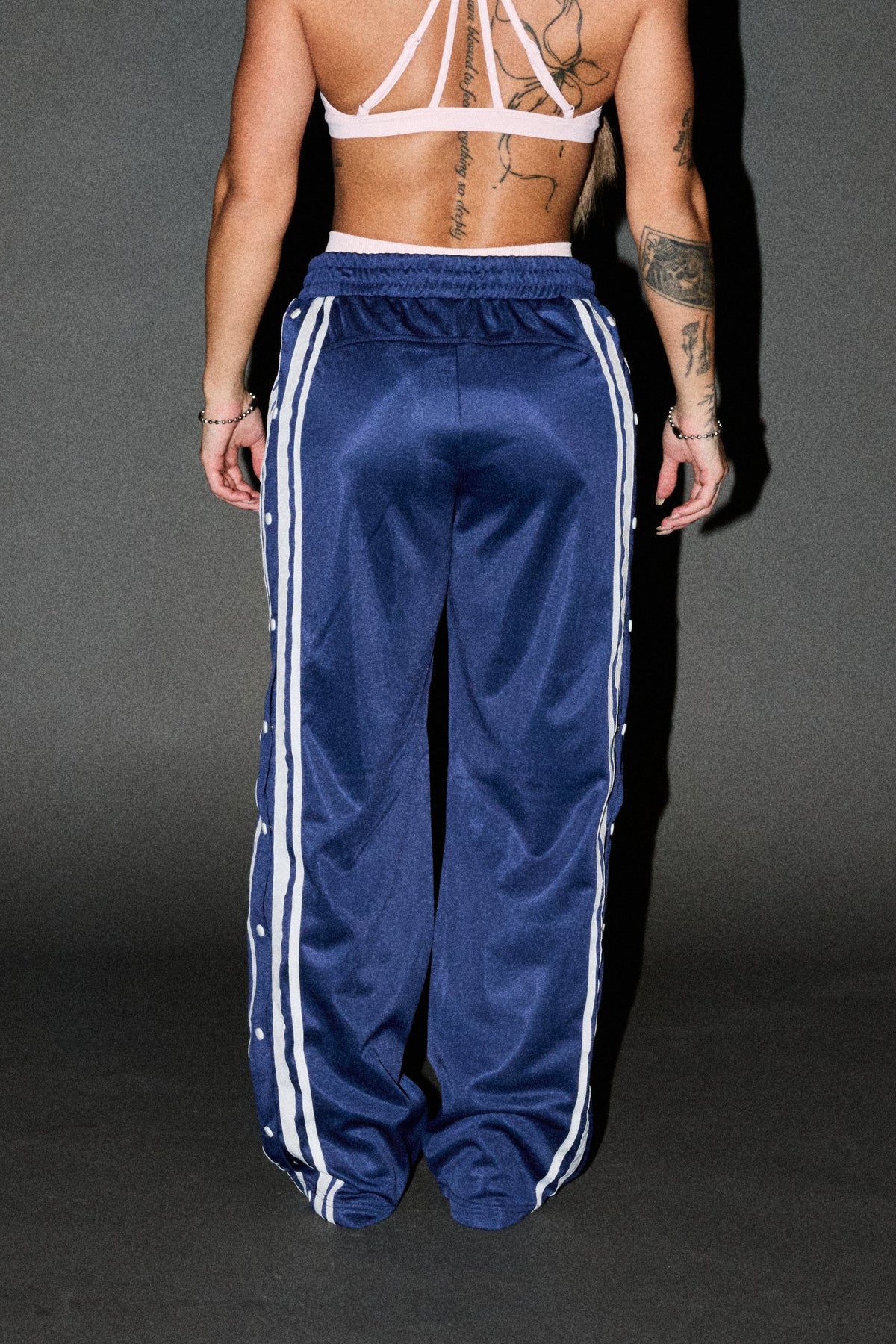 Dual Wolf Juliette Tearaway Track Pant In Navy - imagem 4