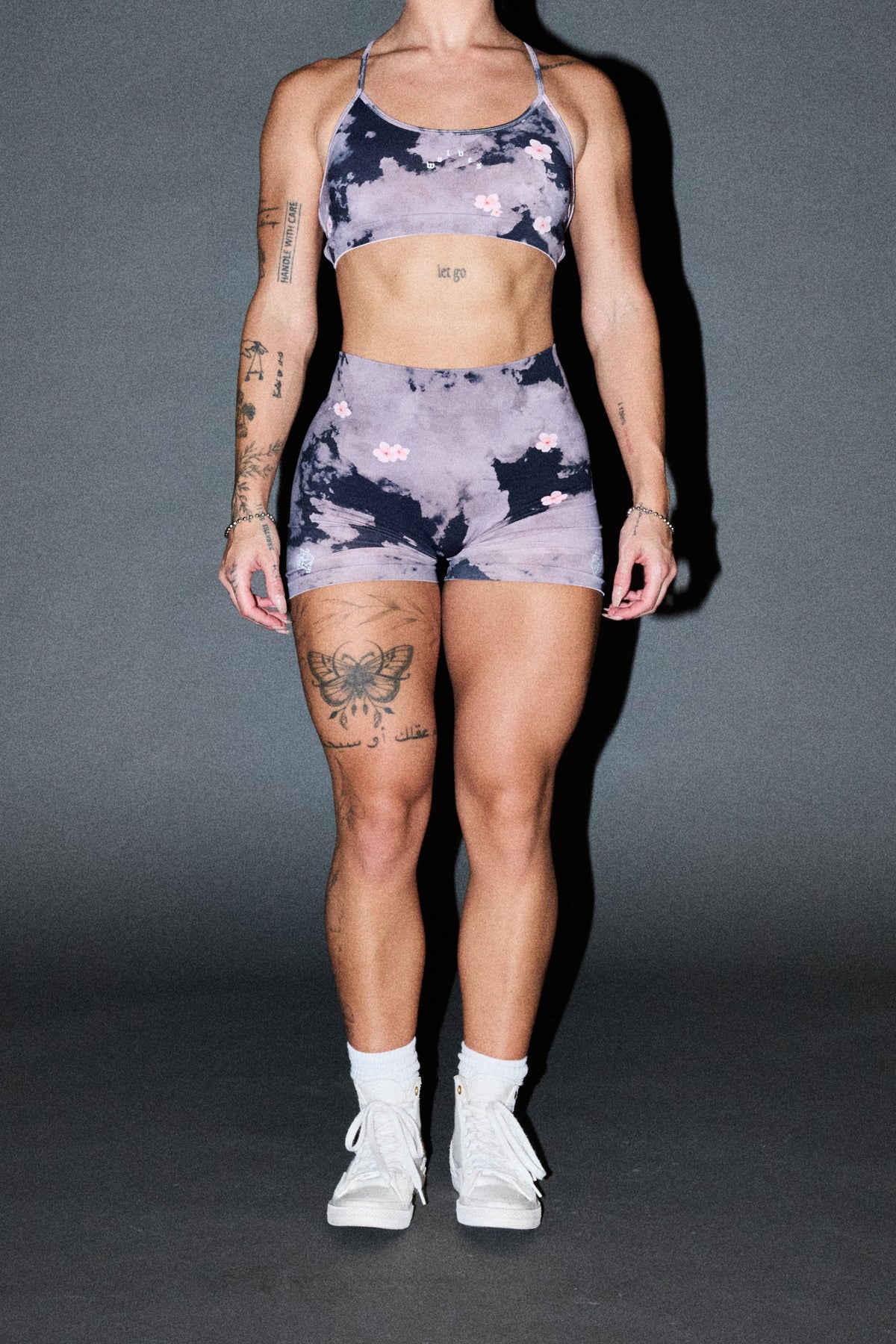 Dual Wolf Harlow Soft Seamless Shorts In Sakura Rose Taupe Clouds — imagem 8