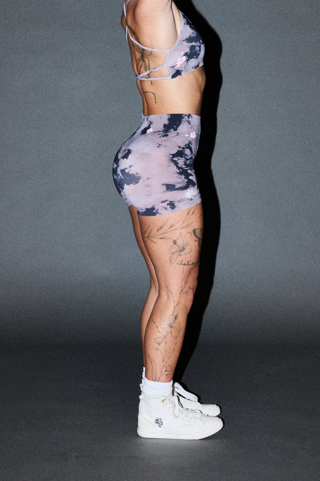 Dual Wolf Harlow Soft Seamless Shorts In Sakura Rose Taupe Clouds — imagem 11