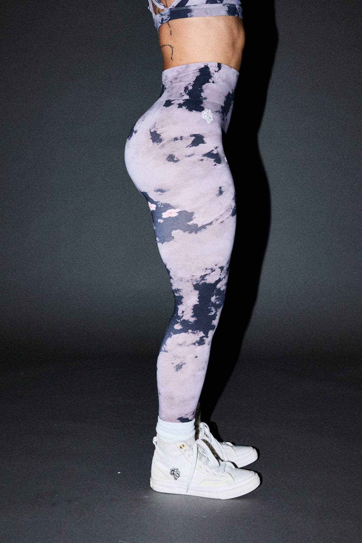 Dual Wolf Skylar Soft Seamless Leggings In Sakura Rose Taupe Clouds — imagem 6
