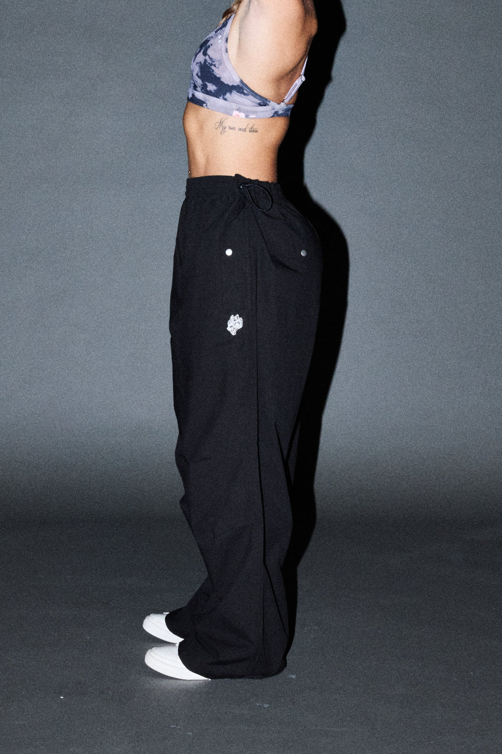 Dual Wolf Haven Pants In Black — imagem 2