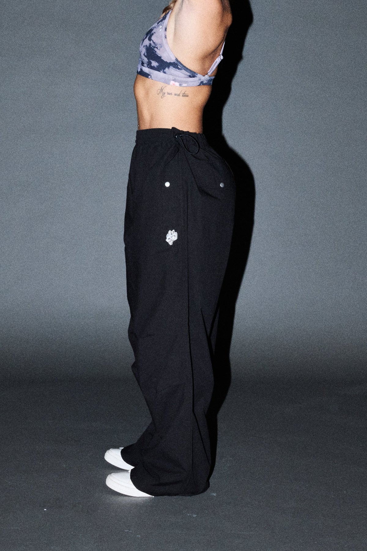 Dual Wolf Haven Pants In Black — imagem 2