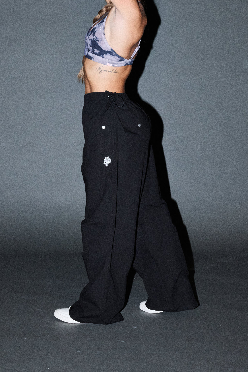 Dual Wolf Haven Pants In Black — imagem 3