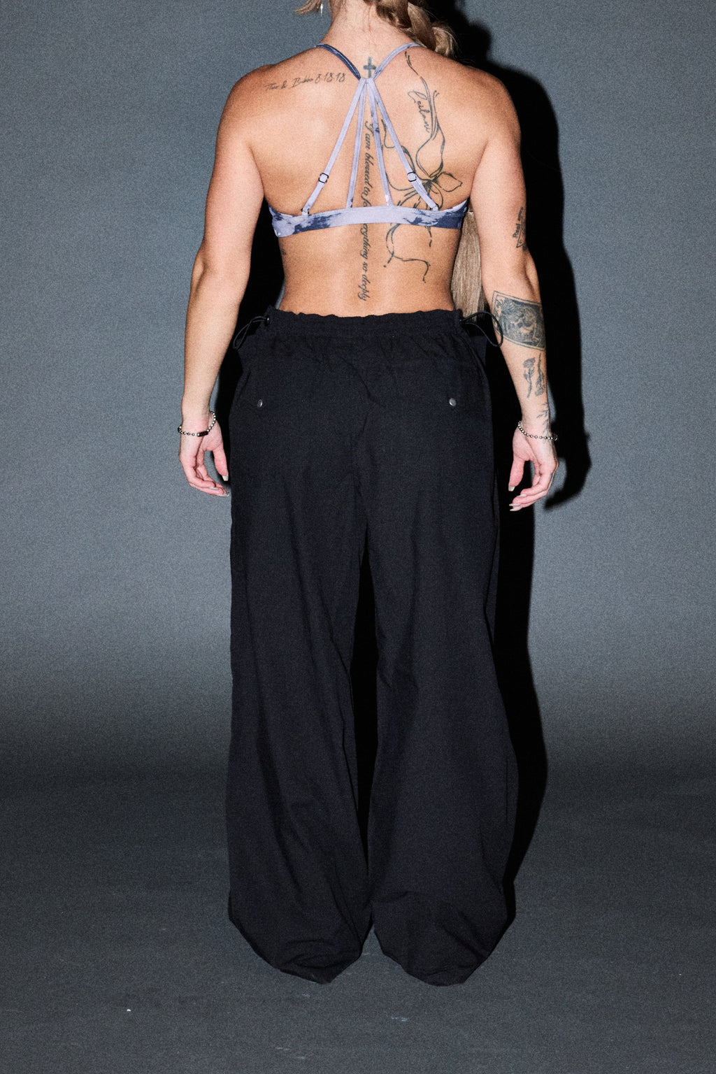 Dual Wolf Haven Pants In Black — imagem 4
