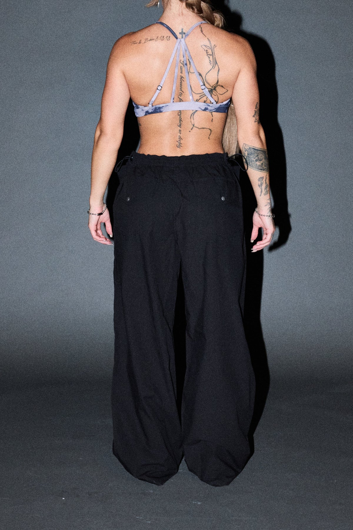 Dual Wolf Haven Pants In Black — imagem 4