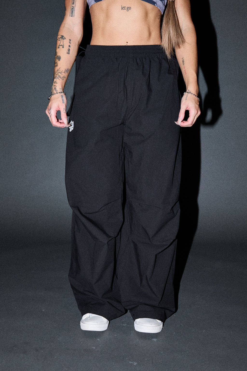 Dual Wolf Haven Pants In Black — imagem 8