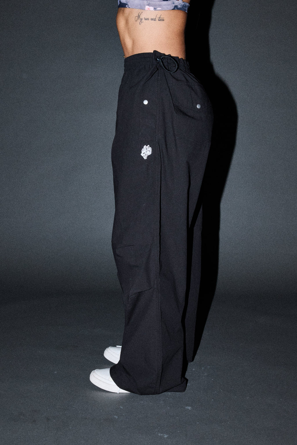 Dual Wolf Haven Pants In Black — imagem 9