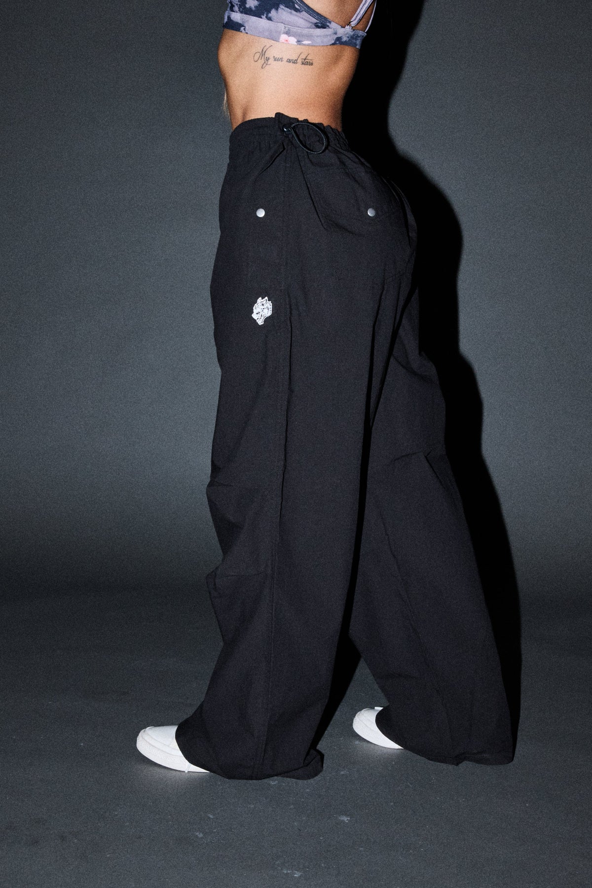Dual Wolf Haven Pants In Black — imagem 10