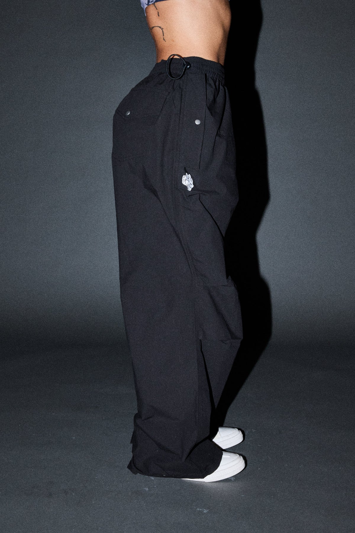 Dual Wolf Haven Pants In Black — imagem 12