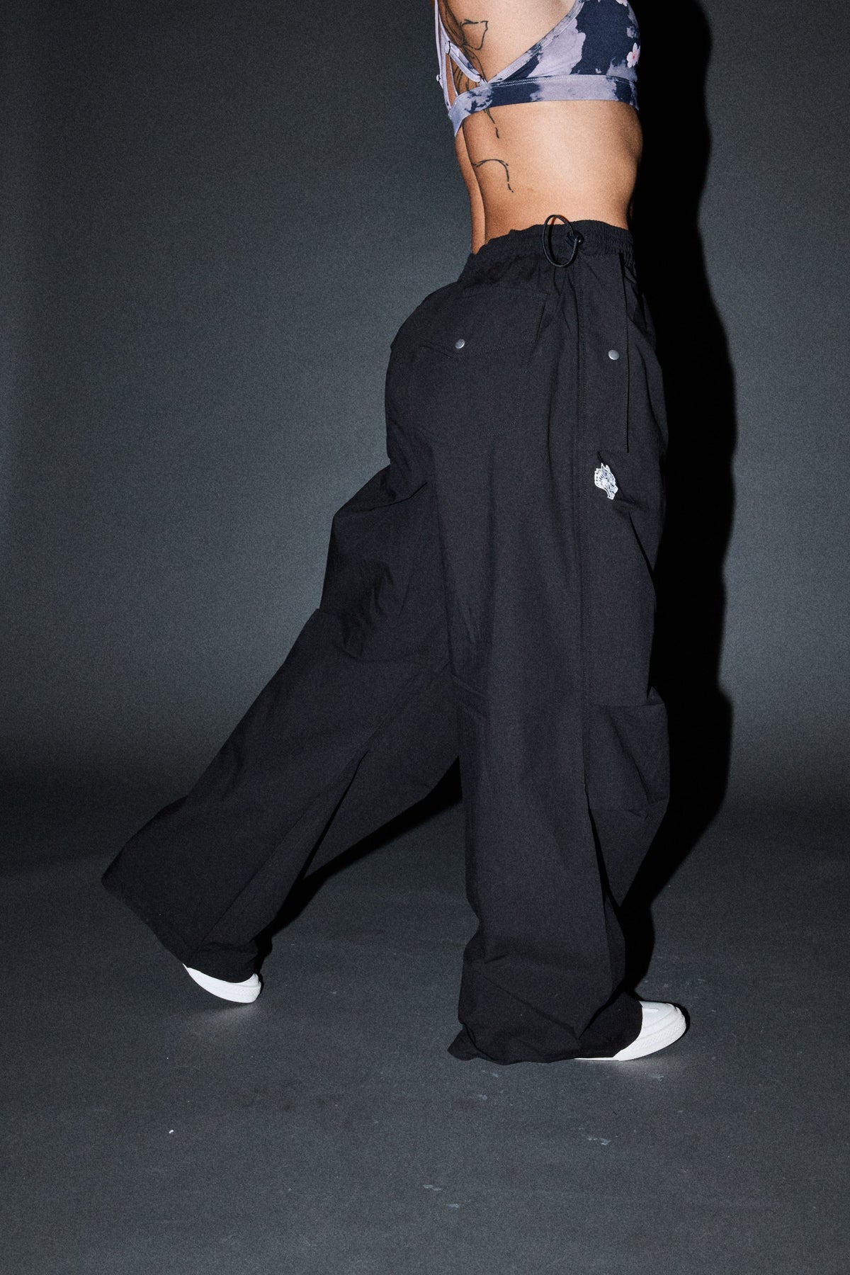 Dual Wolf Haven Pants In Black — imagem 13