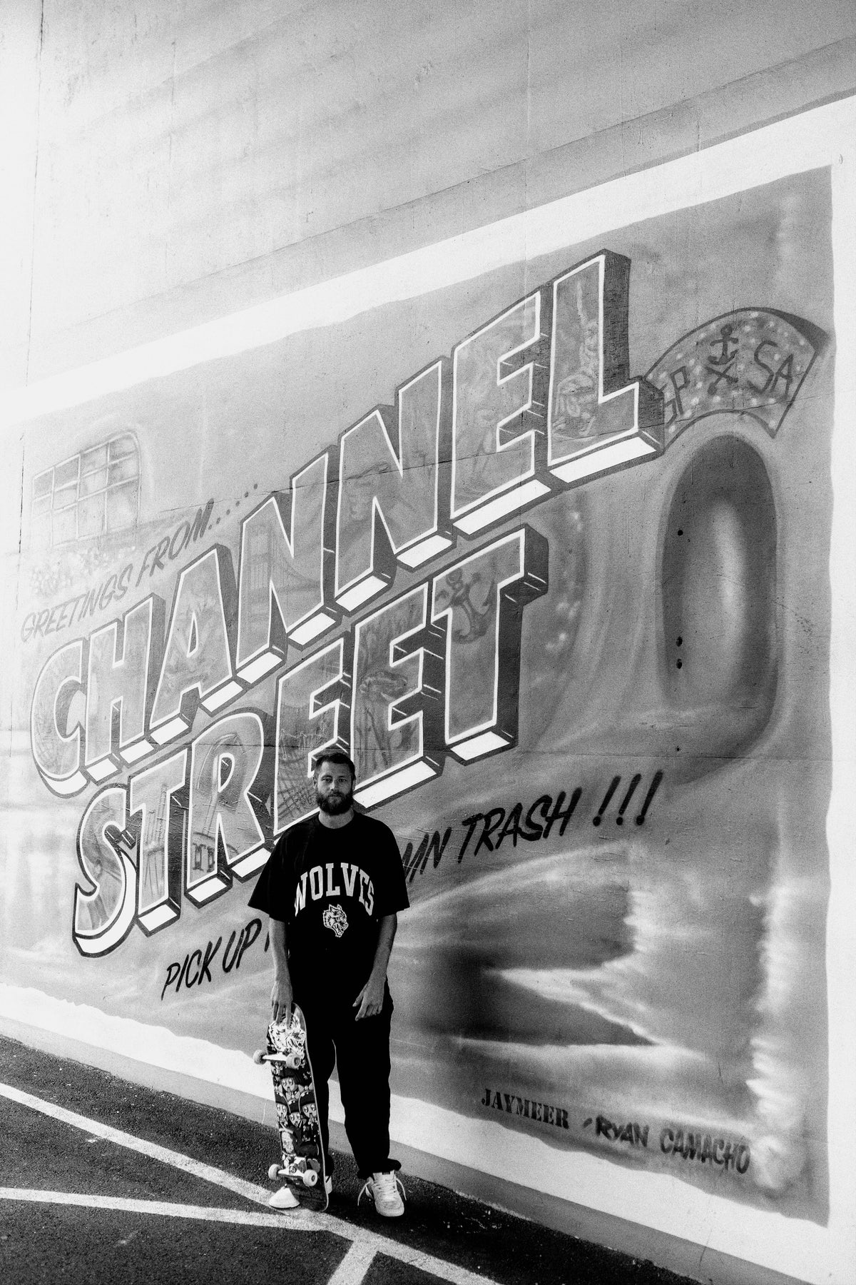 Loyalty "Premium" Oversized Tee in Black Sun Fade — imagem 3