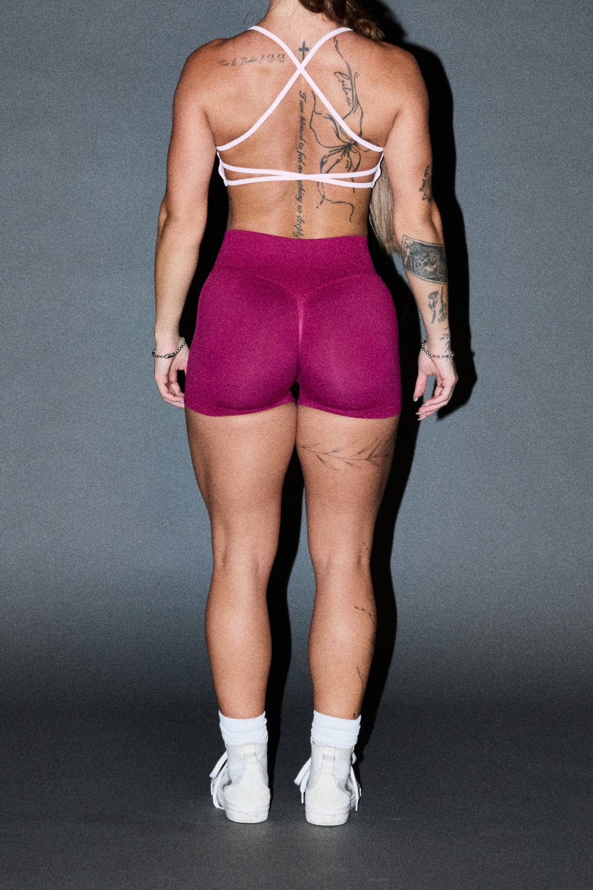 Dual Wolf Evey Seamless Shorts In Deep Raspberry — imagem 11