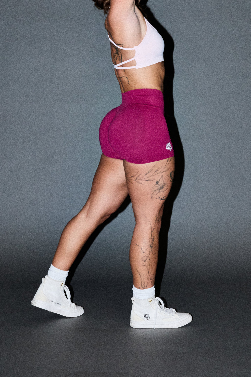 Dual Wolf Evey Seamless Shorts In Deep Raspberry — imagem 13
