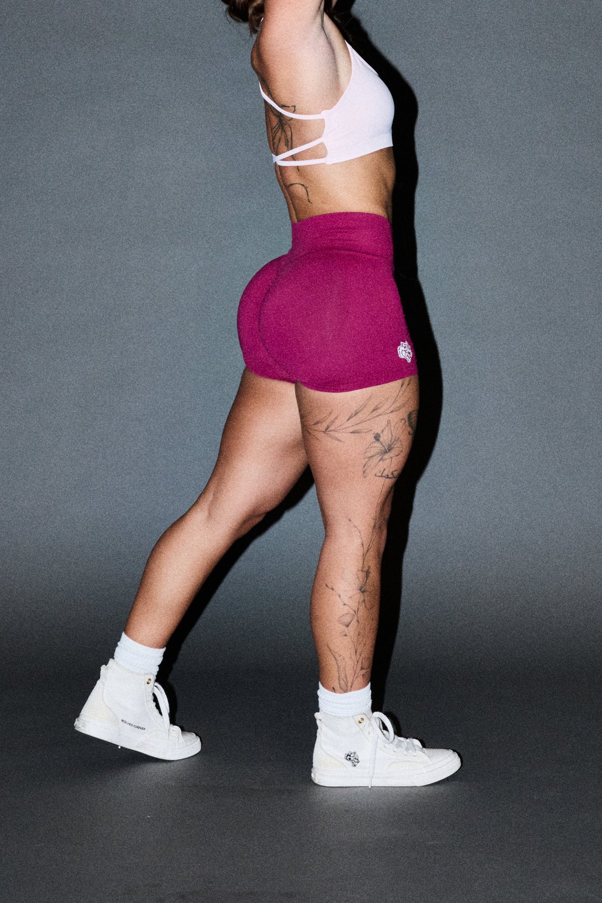 Dual Wolf Evey Seamless Shorts In Deep Raspberry — imagem 13