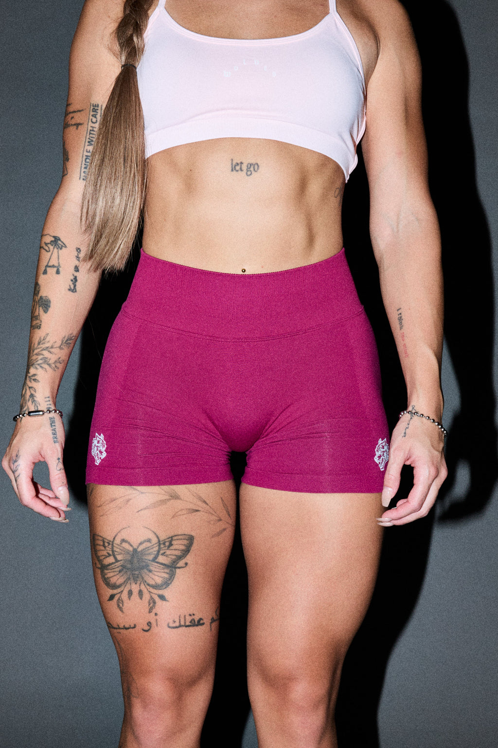 Dual Wolf Evey Seamless Shorts In Deep Raspberry — imagem 2