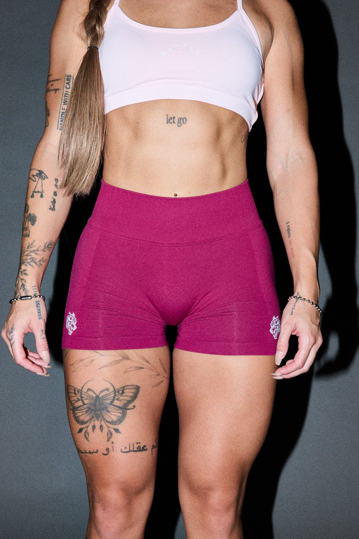 Dual Wolf Evey Seamless Shorts In Deep Raspberry — imagem 2