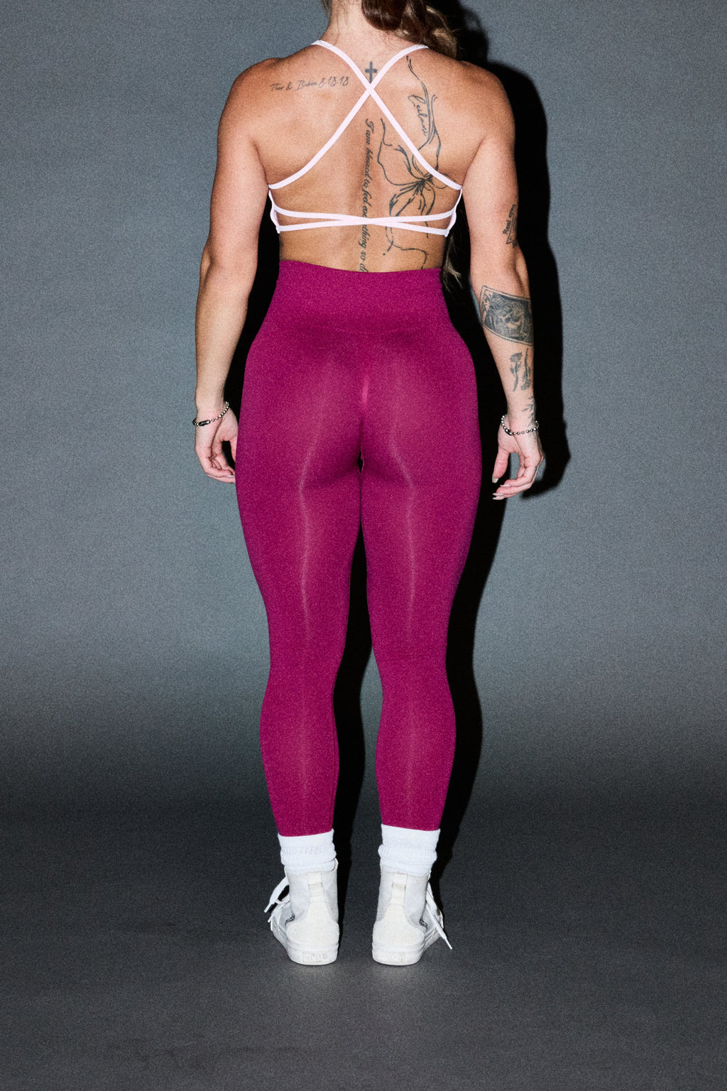 Dual Wolf Skylar Soft Seamless Leggings In Deep Raspberry — imagem 3