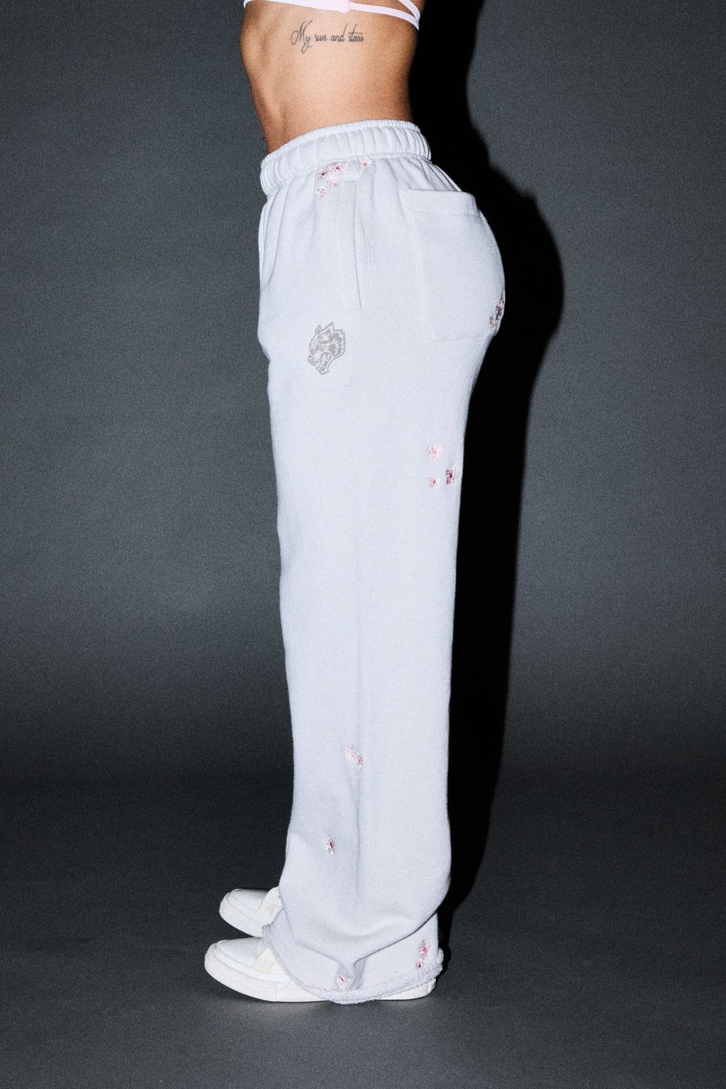 Dual Wolf Sakura Premium Big Cozy Sweats In Stone — imagem 2