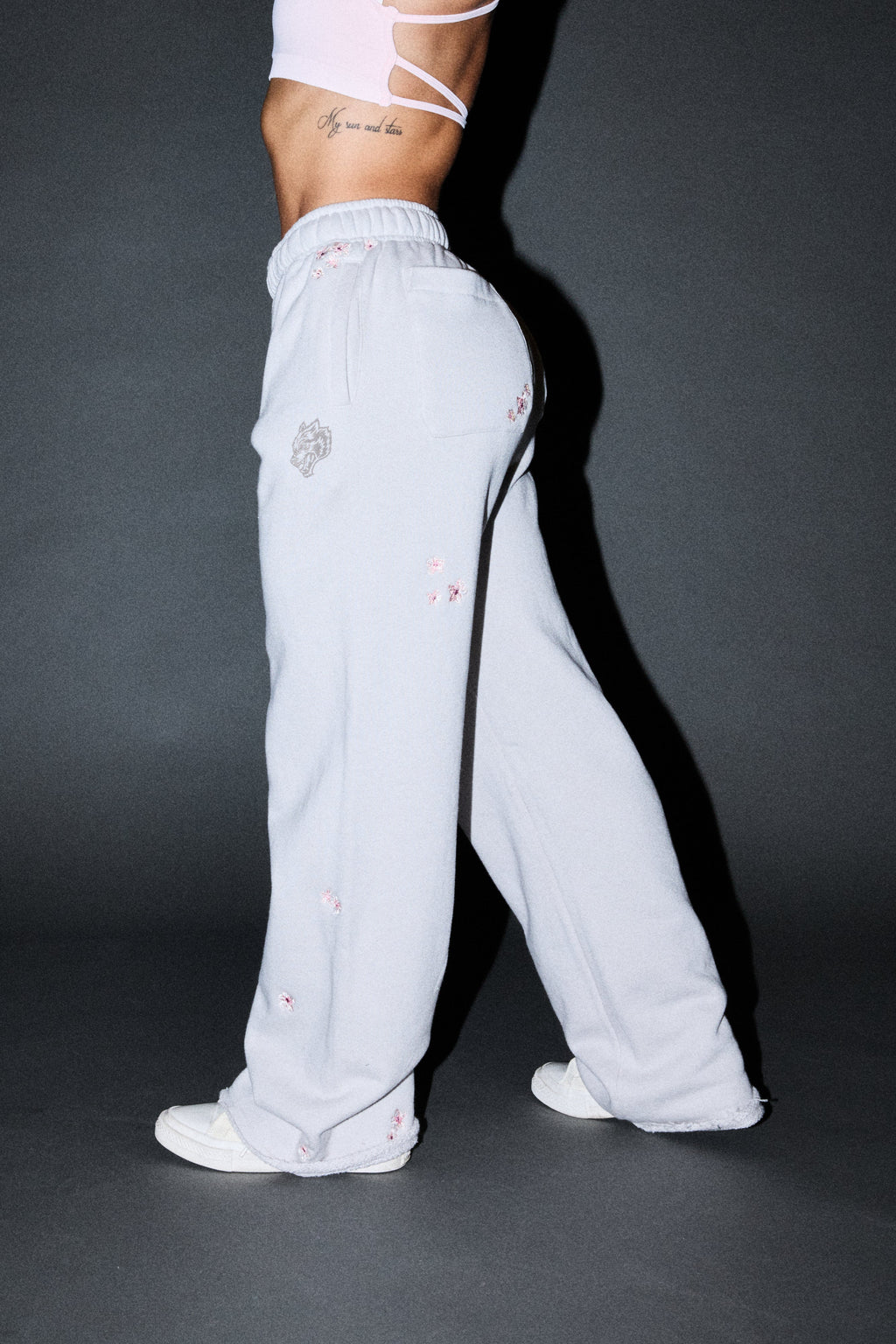 Dual Wolf Sakura Premium Big Cozy Sweats In Stone — imagem 3