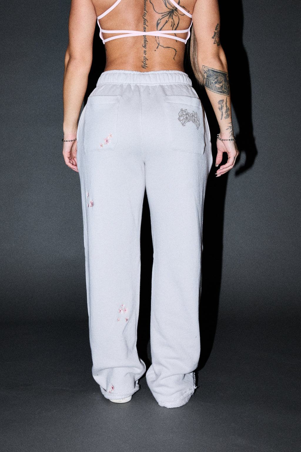 Dual Wolf Sakura Premium Big Cozy Sweats In Stone — imagem 4