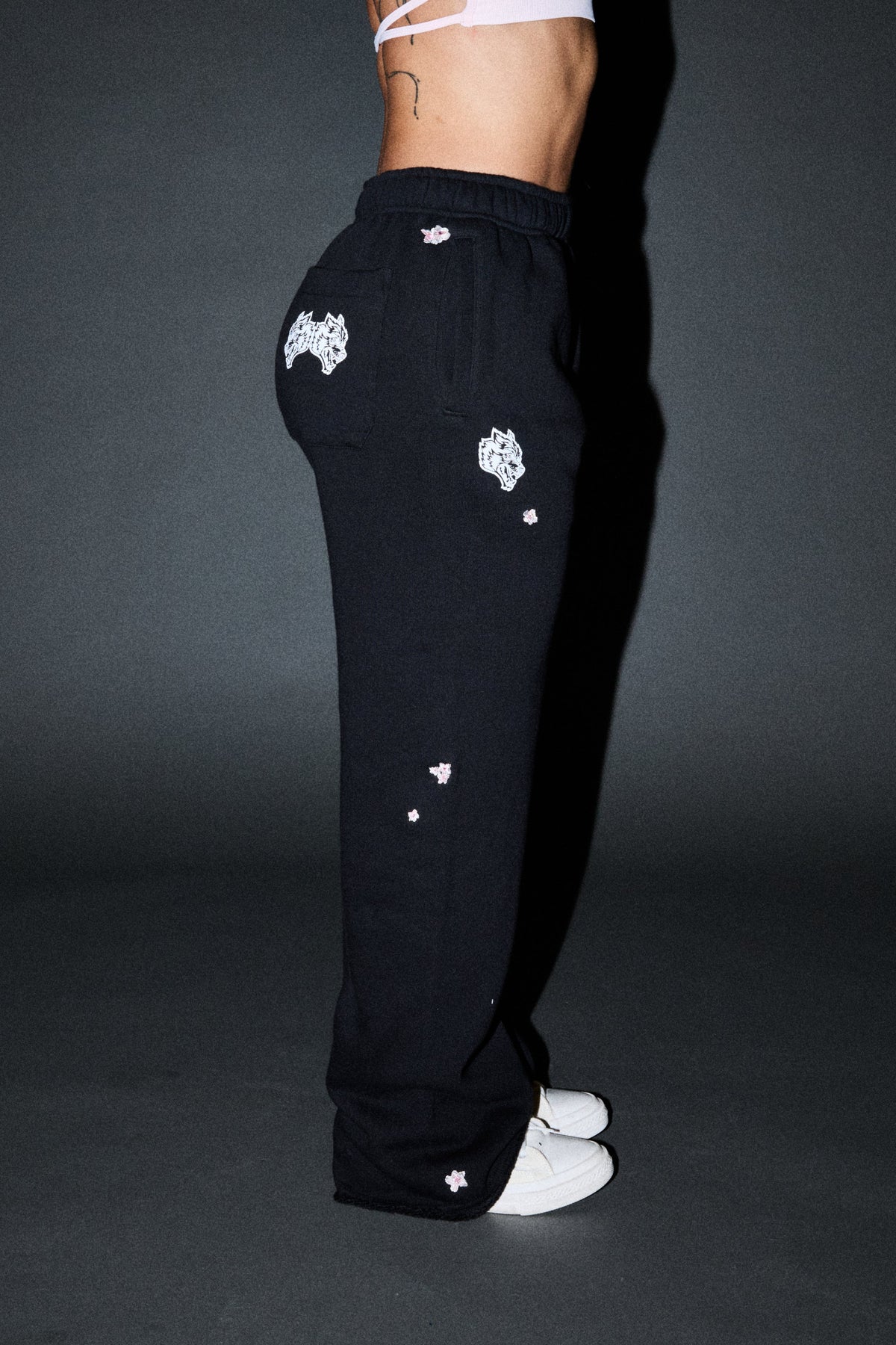Dual Wolf Sakura Premium Big Cozy Sweats In Black — imagem 5