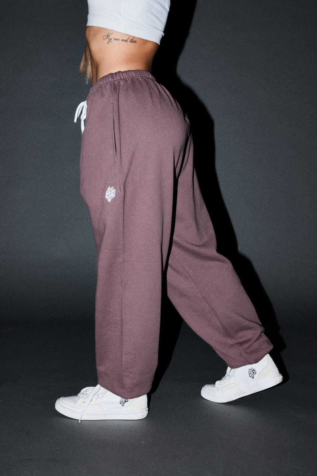 Dual Wolf Lightweight Lounger Sweat Pants In Rose Taupe — imagem 10