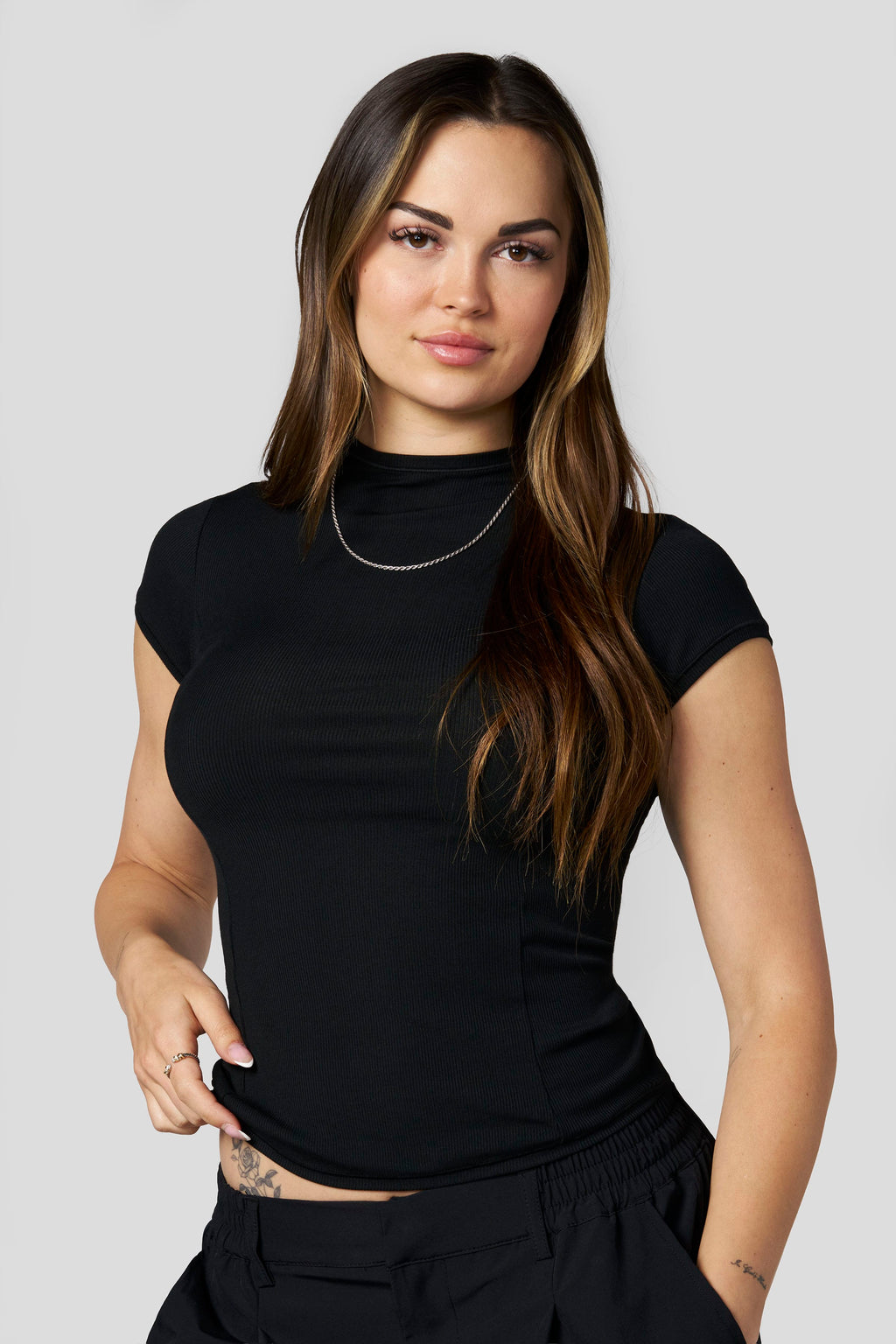 W4270 Ribbed Mock Neck Tee — imagem 7