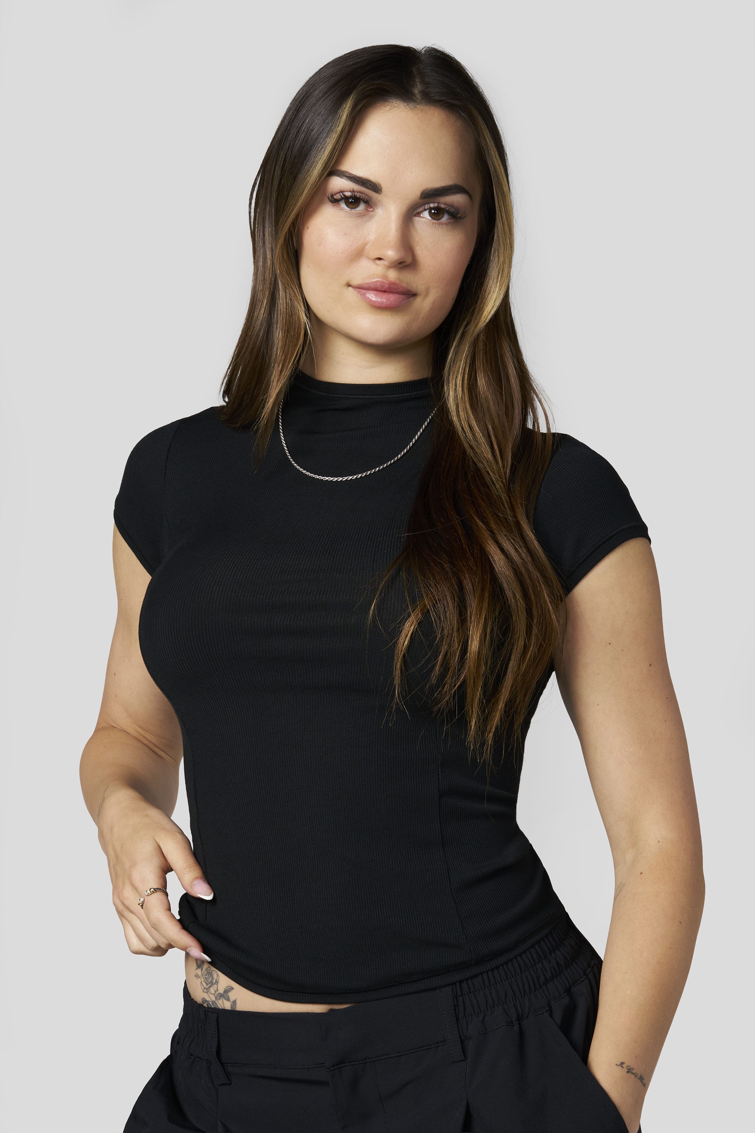 W4270 Ribbed Mock Neck Tee — imagem 7