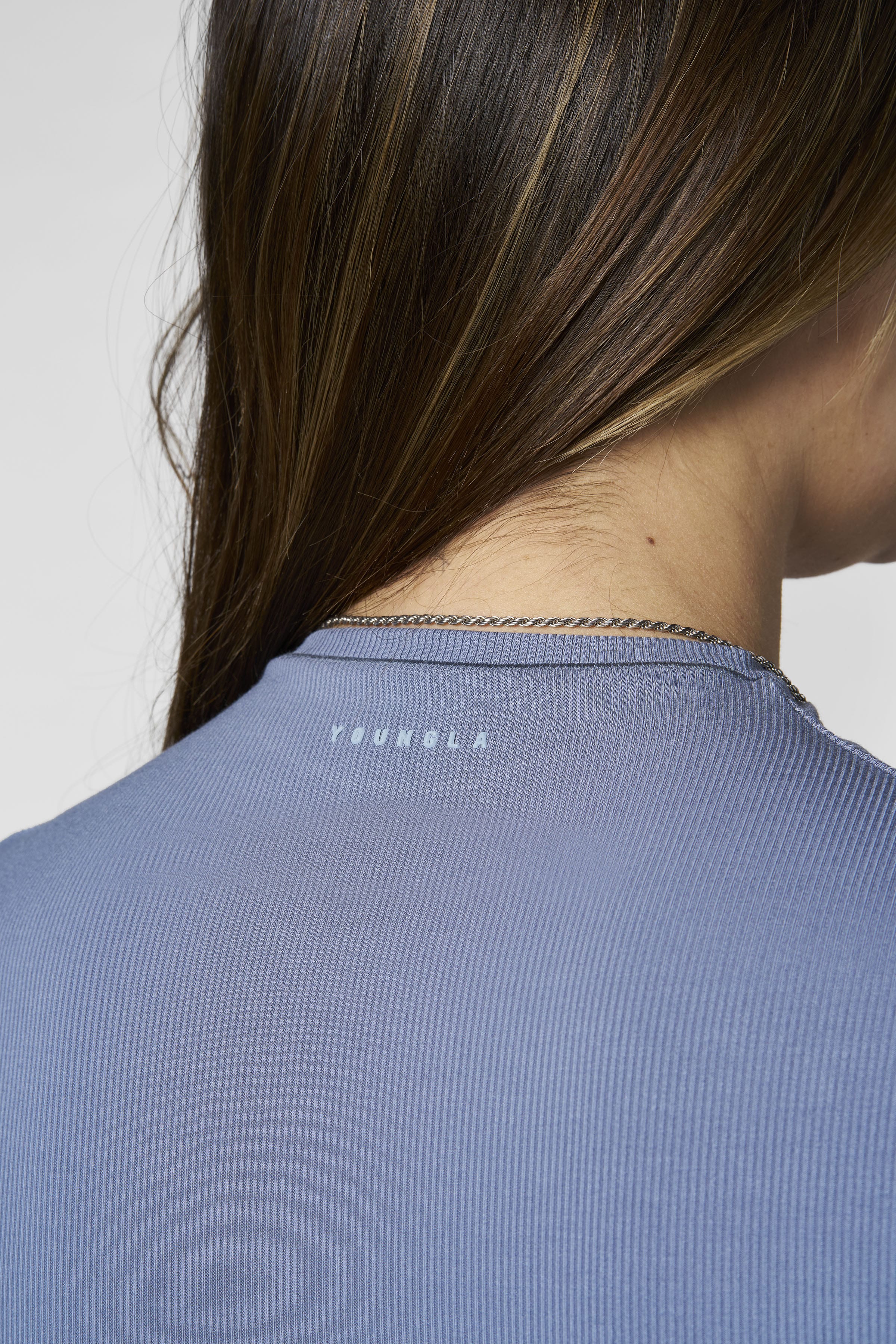 W4270 Ribbed Mock Neck Tee — imagem 6