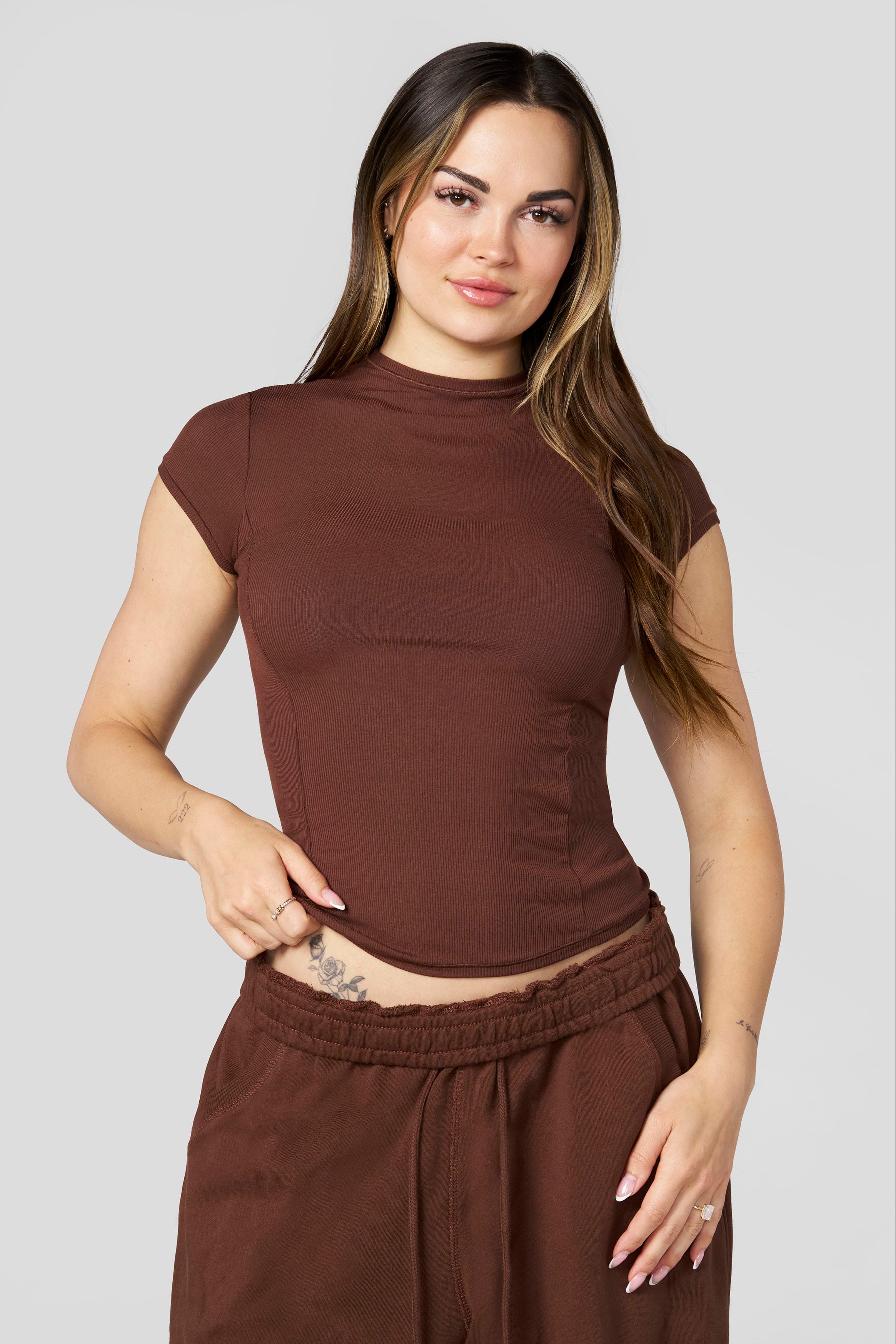 W4270 Ribbed Mock Neck Tee — imagem 5