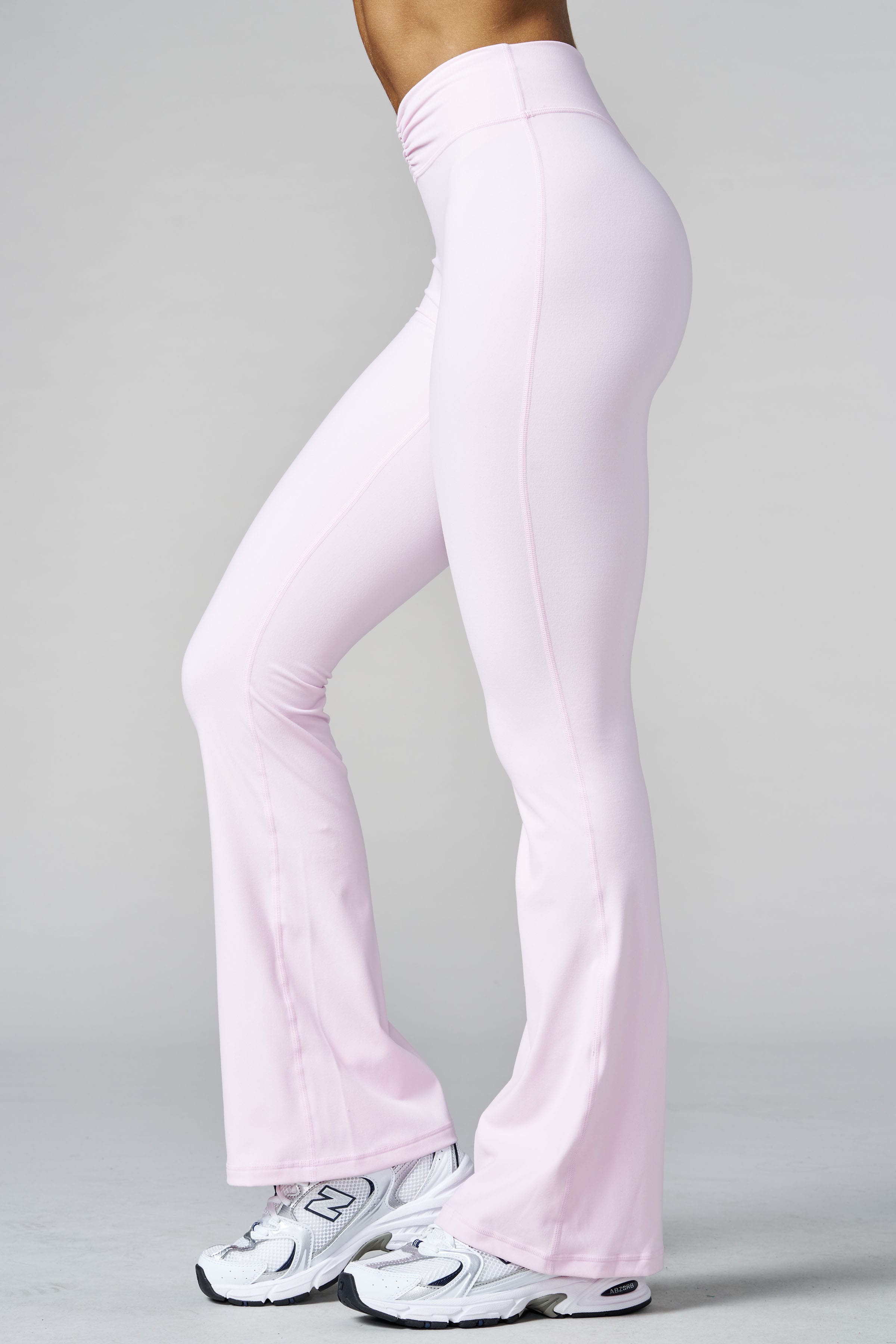 W2279 Buttersoft Scrunch Band Flare Leggings (short) — imagem 7