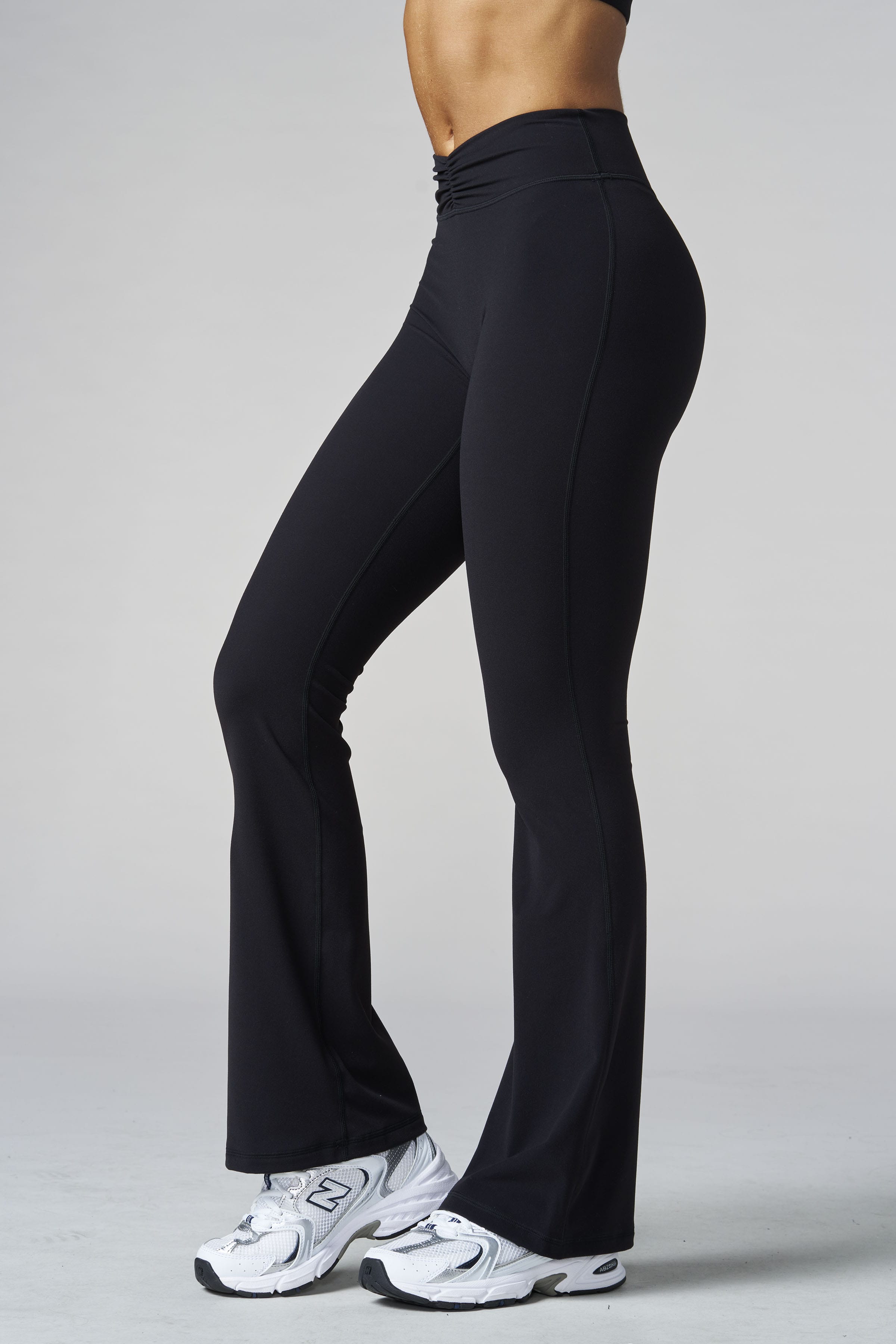 W2279 Buttersoft Scrunch Band Flare Leggings (short) — imagem 11
