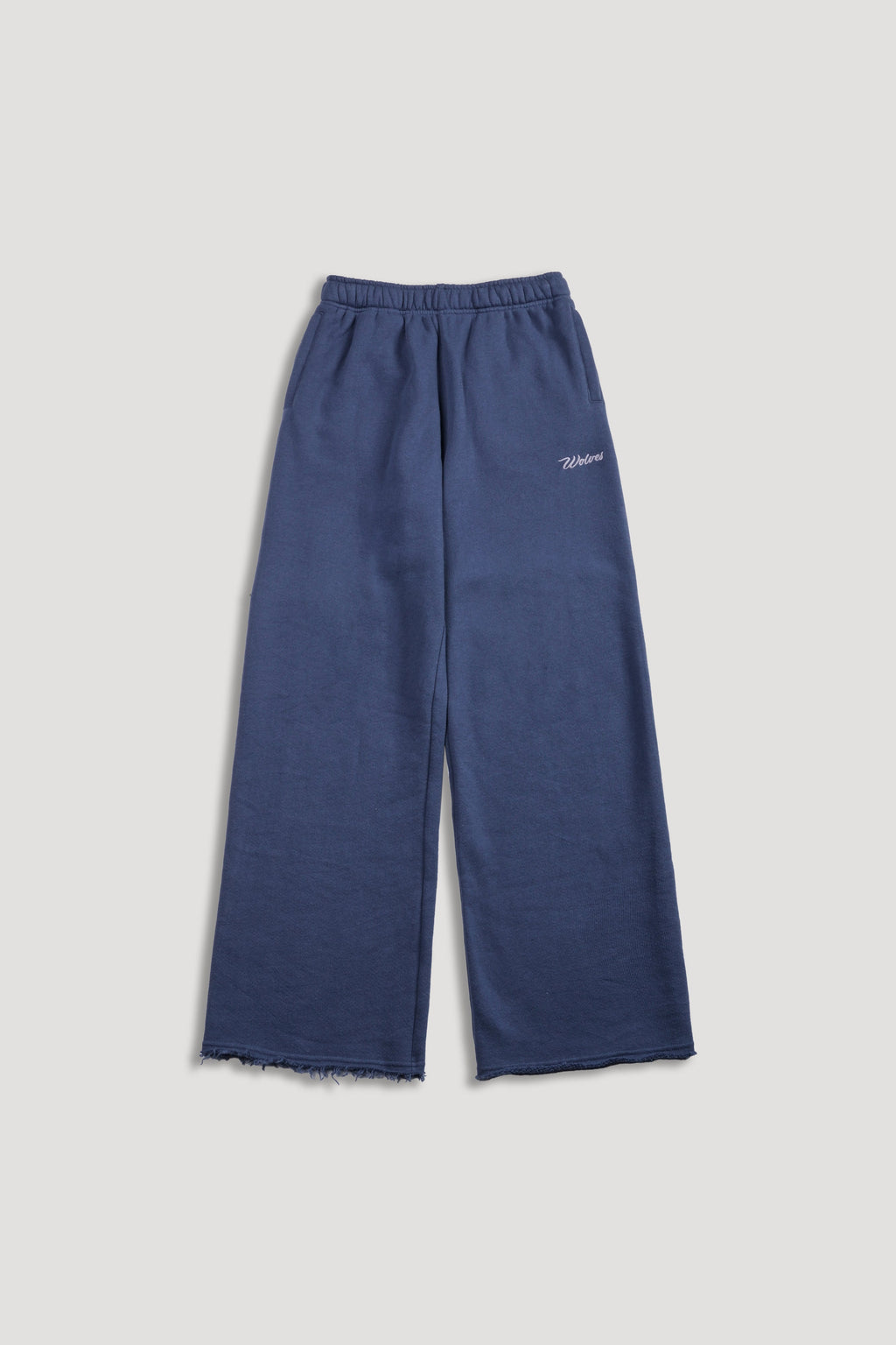 Cursive Wolves Premium Big Cozy Sweats in Washed Denim — imagem 10