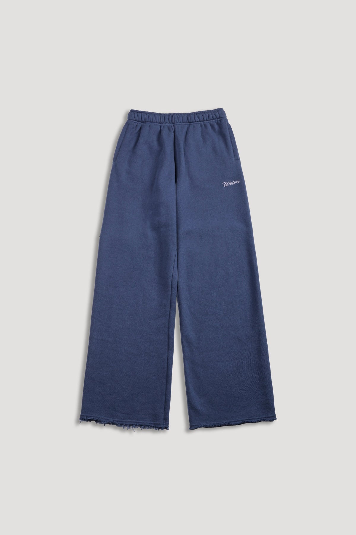 Cursive Wolves Premium Big Cozy Sweats in Washed Denim — imagem 10